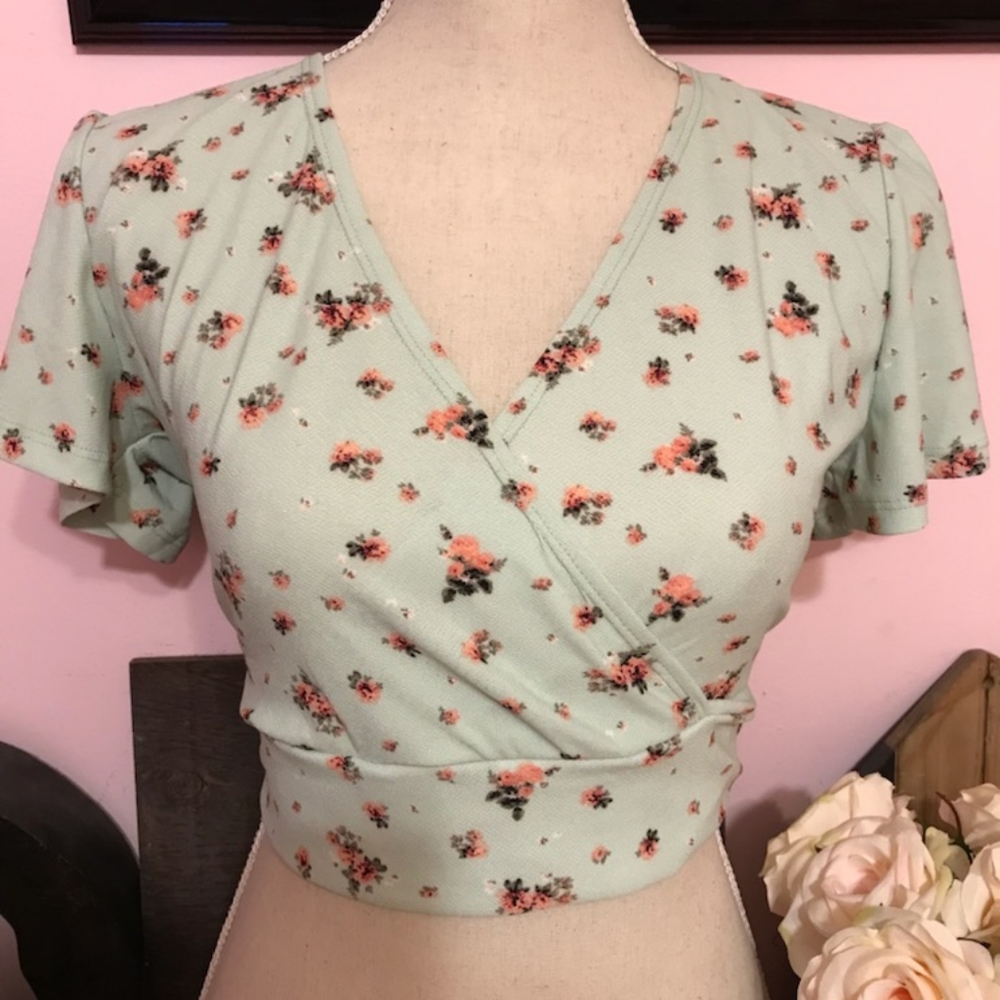 Floral crop top M